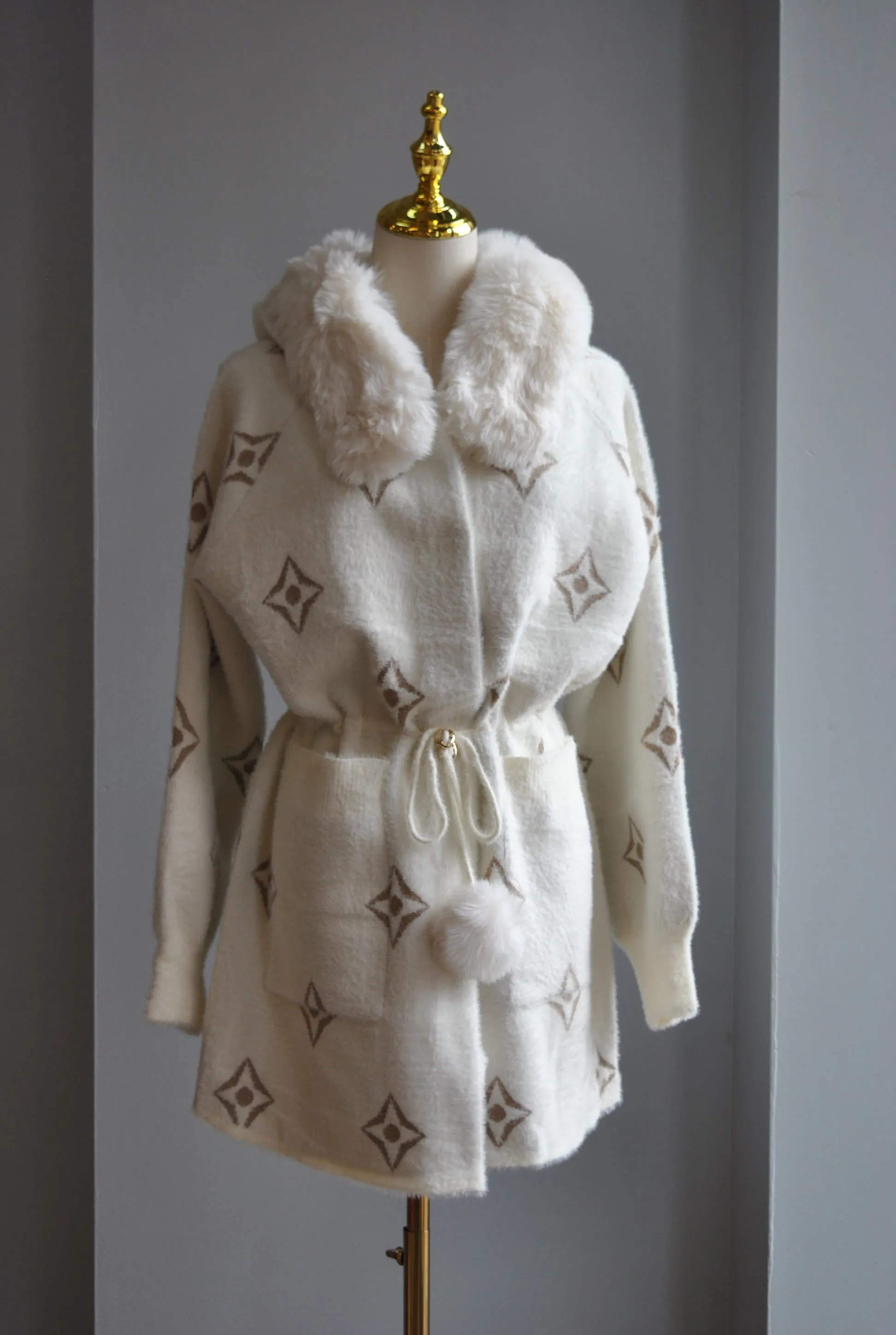OFF WHITE APLAKA COAT WITH DETACHABLE FUR