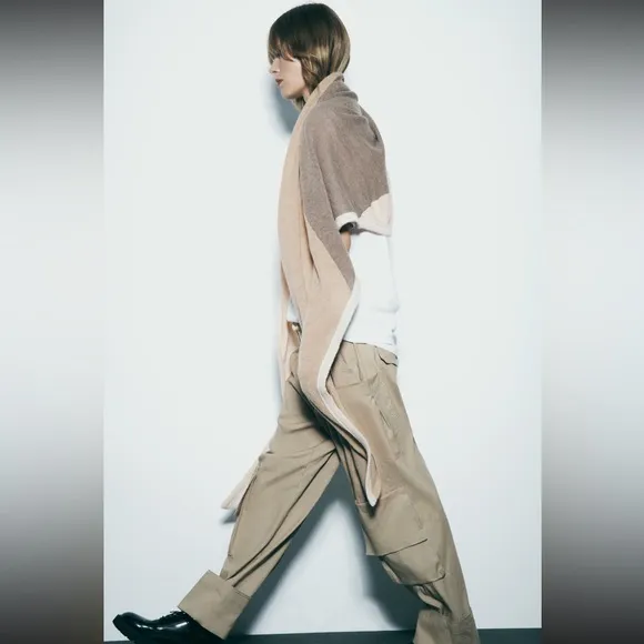 Zara knit cape, triangular multifunctional 2024 neutrals